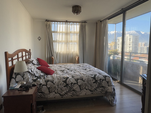 En Venta 4 Dormitorios, 2 Estacionamientos