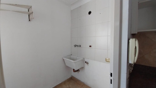 Departamento 2 Dormitorios En Venta. Pleno Centro, Laprida Al 100