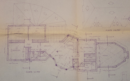 Saint Thomas Norte: Excelente Oportunidad Para Reacondicionar, Importante Casa De 691 M2, Sobre Dos Lotes, Total 2006 M2. Hoy Resulta Mucho Más Barato Comprar Y Adaptar Al Gusto Propio, Que Construir.