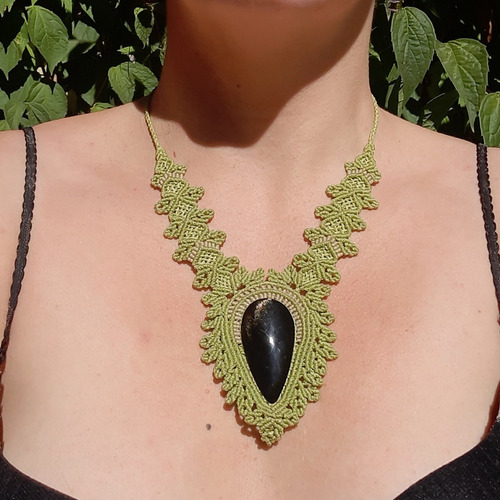 Gran Collar Macramé Con Obsidiana Dorada. Verde. Statement