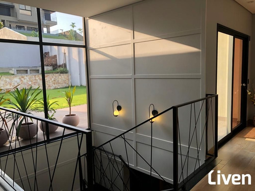 Imagem 15 de 30 de Maravilhosa Casa De 520m² Com 5 Suítes, Amplo Quintal, Área Gourmet, Piscina, 4 Vagas No Urbanova - 9400