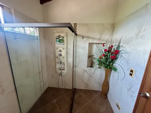 Finca Exclusiva En San Jerónimo Con Piscina Y Amplios Espacios