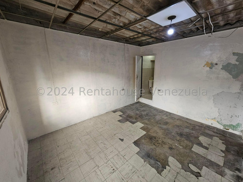 Casa En Alquiler En Catia Calle Panamerica Eu 24-29164