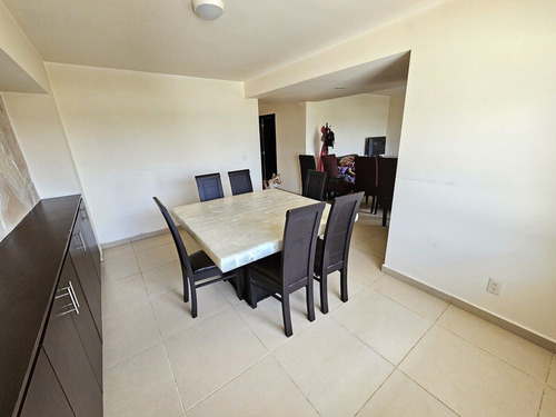 Casa En Venta En Tejeda Corregidora, 4 Habitaciones Y Jardín