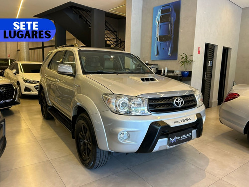 Toyota Hilux SW4 3.0 SRV 4X4 7 LUGARES 16V TURBO INTERCOOLER DIESEL 4P AUTOMÁTICO