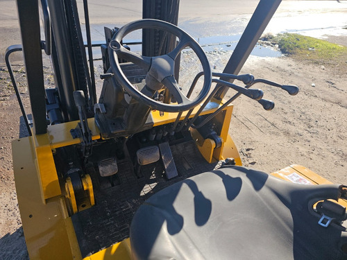 Equipo Autoelevador Marca Caterpillar Capacidad 4tn
