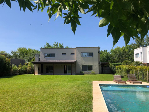 Oportunidad De Venta! Casa De 3 Dormitorios En Venta En Barrio Santa Catalina, Villanueva
