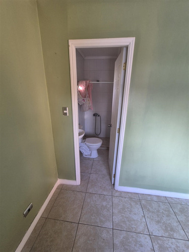 Casa En Venta, Seminueva De 4 Dorm. A 10min De L.a.