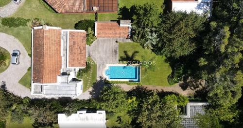 Hermosa Casa En Venta De 5 Dormitorios En Solanas, Punta Del Este.