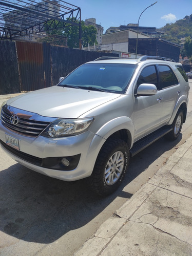 Toyota Fortuner Sr 4x2 