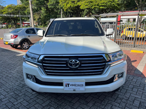 Toyota Land Cruiser Lc200 Vxr 4.6 At 4x4 2021 Blindaje 2+