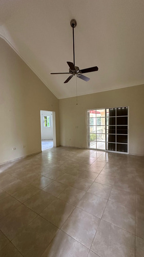 Villa En Metro Country Club