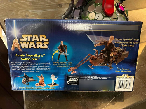 Anakin Skywalker's Swoop Bike Escala 3.75 Hasbro 2002 (Usado)