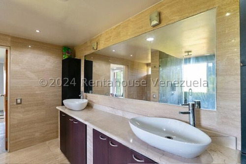 Casa En Venta En Alto Hatillo Calle Cerrada Jardin Casas Caracas