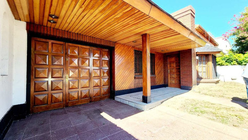 Casa 4 Amb Cochera Pileta Castelar Norte Permuta