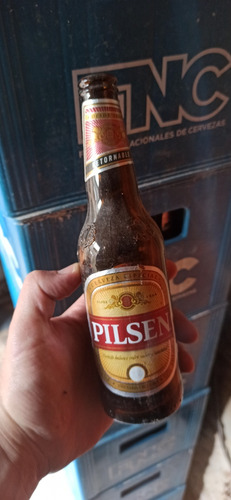 Casilleros Con Envases Vacíos De Cerveza Pilsen 340ml