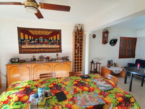 Imagen 7 de 20 de Casa De Tres Dormitorios, Dos Baños, Cochera, Amplio Terreno Y Pileta
