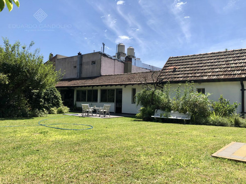 Excepcional Chalet De Estilo Sobre Lote Doble - Venta Directa!!