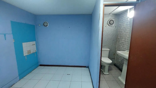 Plaza Ñuñoa Edificio Acuario Local En Venta