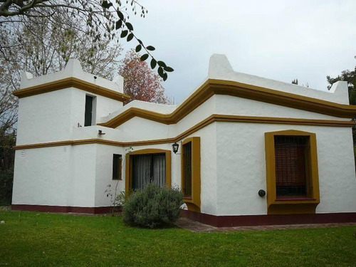 Casa Colonial Impecable En Un Lindo Lote Parquizado En Venta