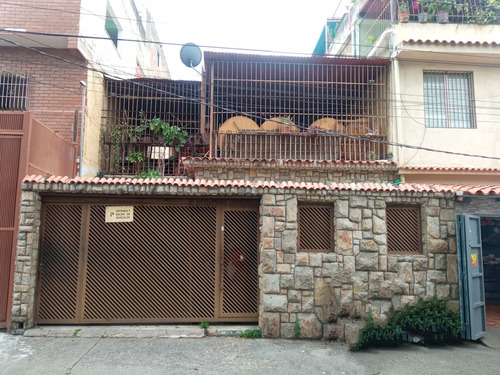 Imagen 1 de 10 de Vendo Casa 308m2 4h/4b/3p Santa Rosalia 6044