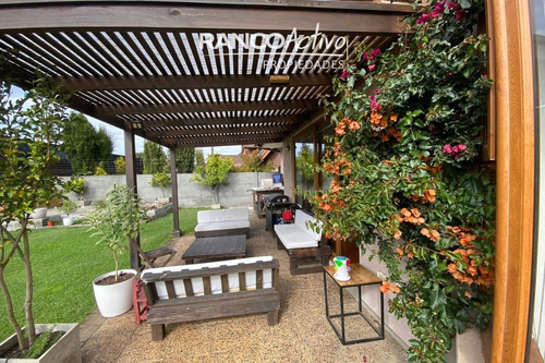 Hermosa Casa En El Venado 4d/5b Con Gran Jardín Interior
