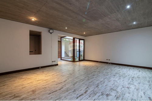 Linda Casa En Lo Barnechea: Espacios Y Comodidad