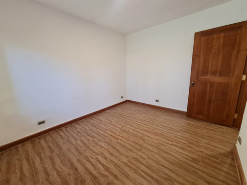 Muy Acogedora Casa Interior, Iluminada, 2d, Patio