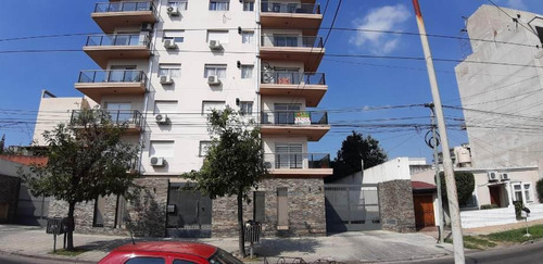 Departamento De 3 Amb Al Frente, Apto Credito Con Cochera Dormitorio Principal Con Baño En Suite Y Vestidor. Piscina, Sum, Parrilla ,quincho. Acepta Auto/camioneta Alta Gama En Parte De Pago