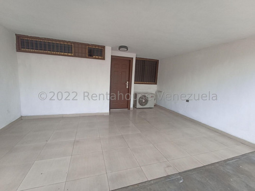 Imagen 2 de 14 de Townhouse En Alquilerla Romana-maracay #22-28608 Km.