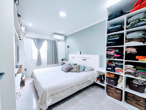 Casa 4 Ambientes En Venta En Bosques Con Pileta