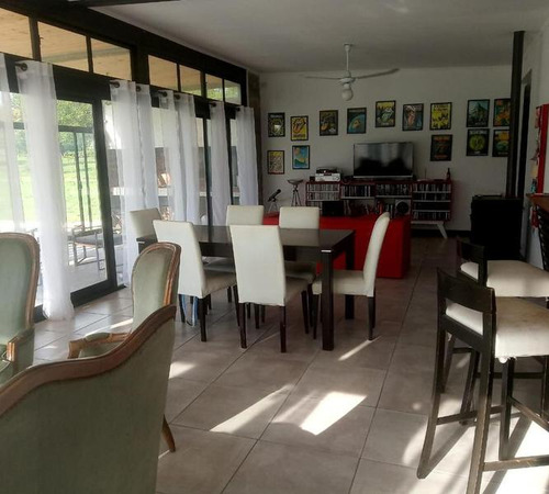 Casa 3 Dormitorios, 2 Baños, Piscina Y Amplio Parque