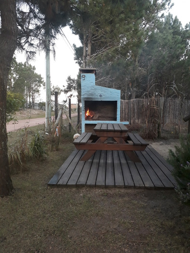 En Alquiler Temporada! Cabaña Cambalache, Casa De Madera, Monoambiente. A 350mts. De La Playa, Zona La Viuda, Para 2 O 3 Adultos, Punta Del Diablo, Rocha, Uruguay.