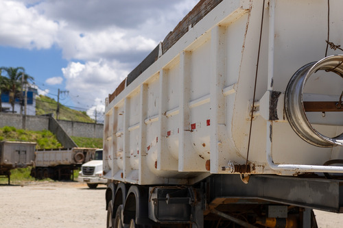 Carreta Caçamba Randon Ls 3 Eixos 25m3 Pneus Transporte