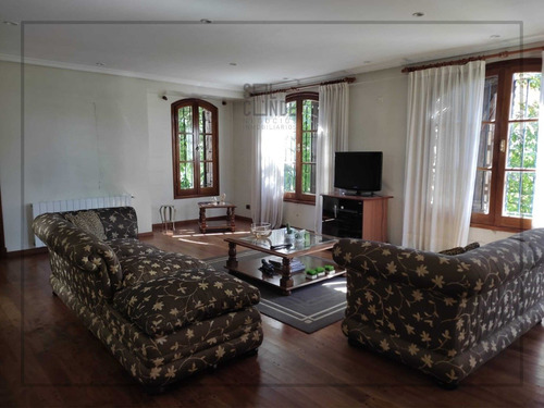 Imagen 2 de 30 de Exclusivo Chalet 5 Amb. Con Piscina