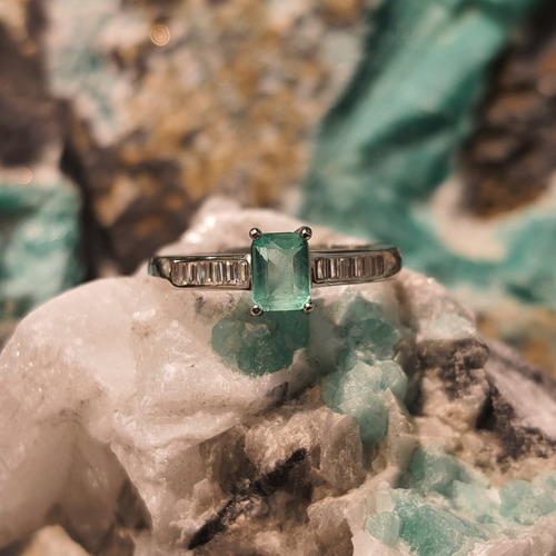 Hermoso Anillo De Esmeralda Colombiana En Plata