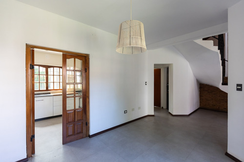 Casa De 5 Ambientes Con Quincho Y Pileta - Impecable - Bella Vista