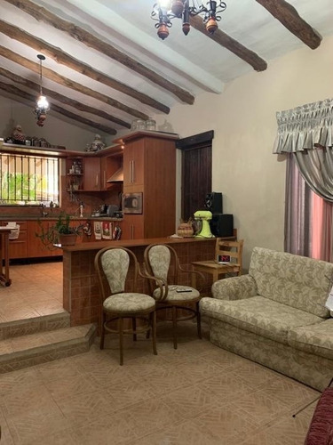 Imagen 12 de 14 de Venta Casa Urbanización El Solar Guataparo Valencia