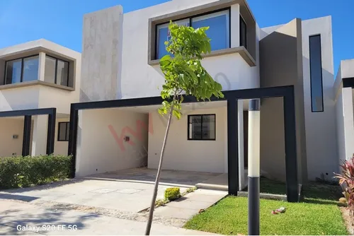 Hermosa Casa Moderna En Condominio Conkal