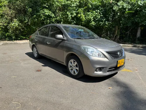 Nissan Versa Advance 1.6 Mt
