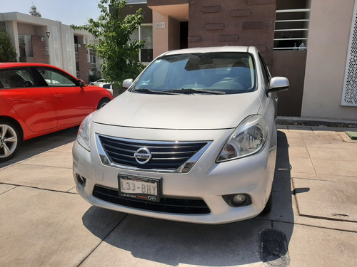 Nissan Versa 1.6 Advance At Sedán