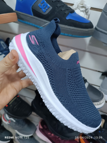 Zapatos Skechers Sin Trenzas Azul Marino Suela Blanca 