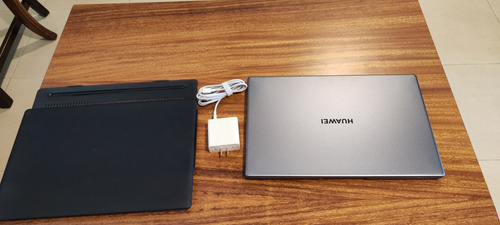 Laptop Huawei Matebook D15. 512gb Y 8gb De Memoria Ram. (Usado)