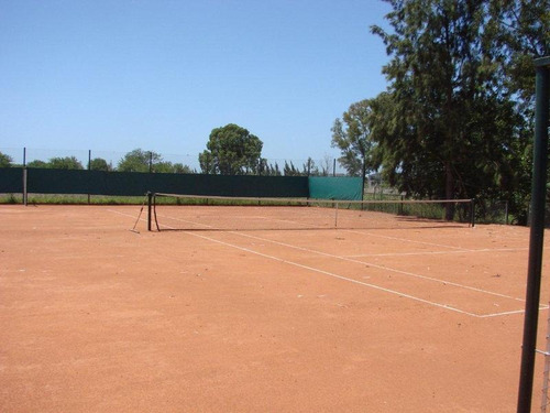 Lencke Vende - Albanueva-excelente Lote Al Rio Con Amarra, Frente A La Bahia Del Club House.