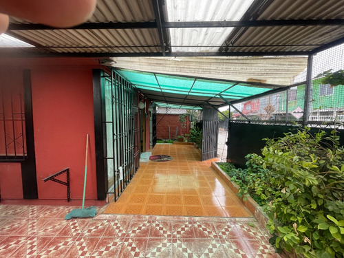 Oportunidad En Macul :casa Amplia Con Excelente Conectividad