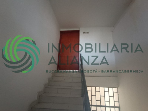 Oficina En Arriendo En Sector Comercial. Cod A17049