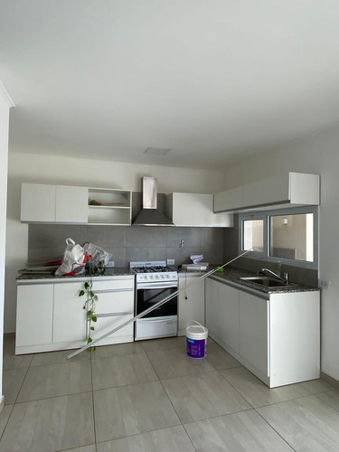 Venta De Casa En General Roca, B° Vista Barda 2 Habitaciones