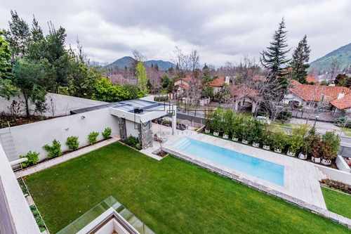 Casa En Venta De 5 Dorm. En Lo Barnechea