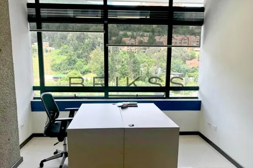 Oficina En Venta En Los Cedros-usaquén. Cod V2204