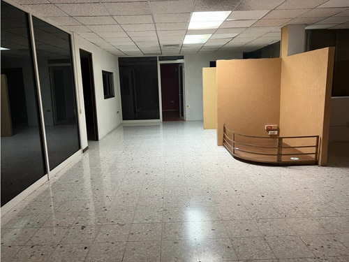2ndo Y 3er Piso Para Uso Mixto En Renta En Jardines Del Contry, Mty.